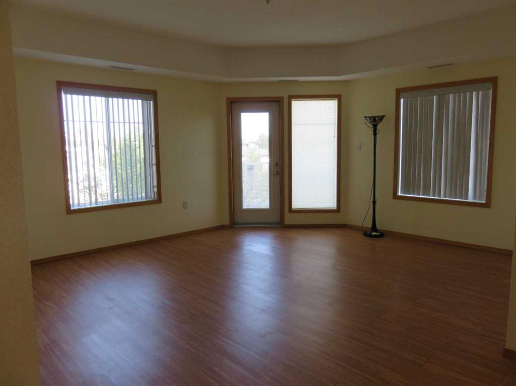 #210 194 Sunrise Circle SW