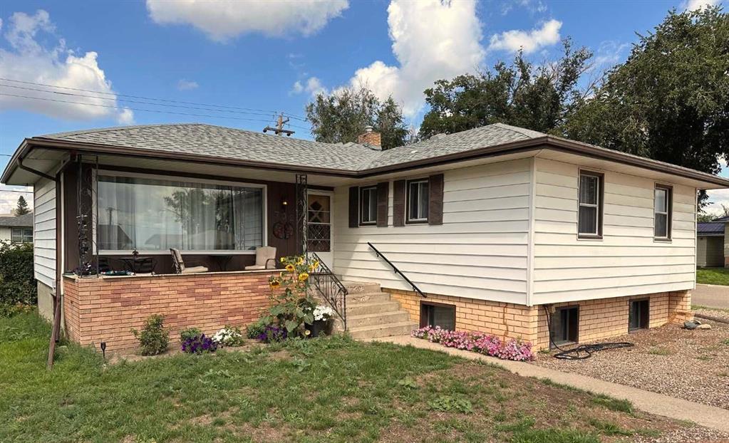 702 8 Street SW, Medicine Hat