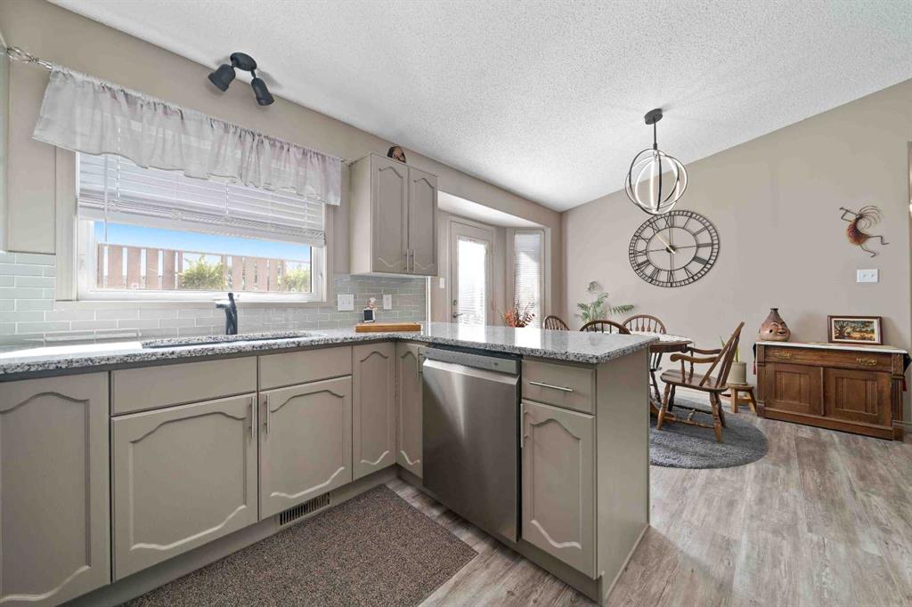 40 Storrs Crescent SE
