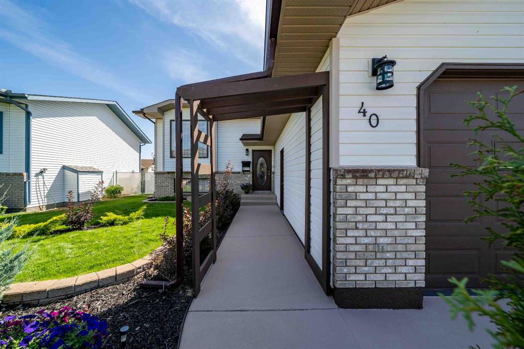 40 Storrs Crescent SE