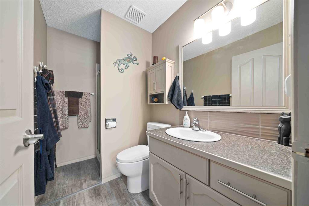 40 Storrs Crescent SE
