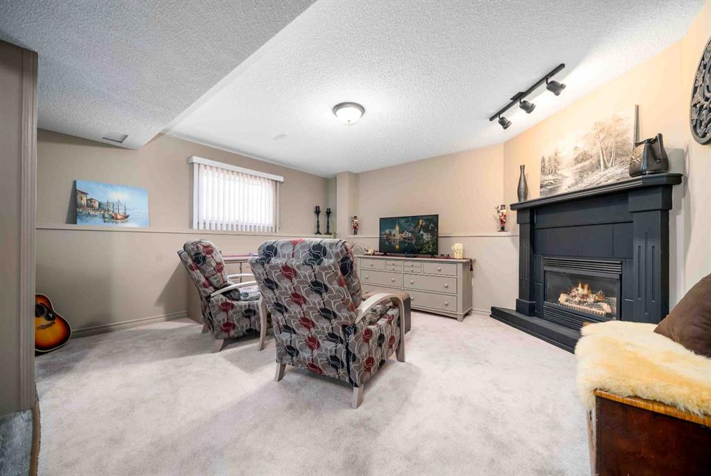 40 Storrs Crescent SE