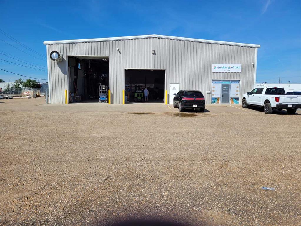 821 17 Street SW, Medicine Hat