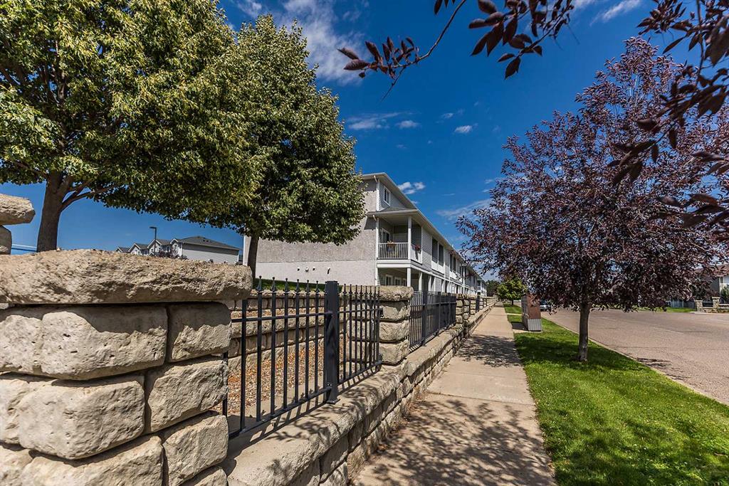 336 Northlands Pointe NE