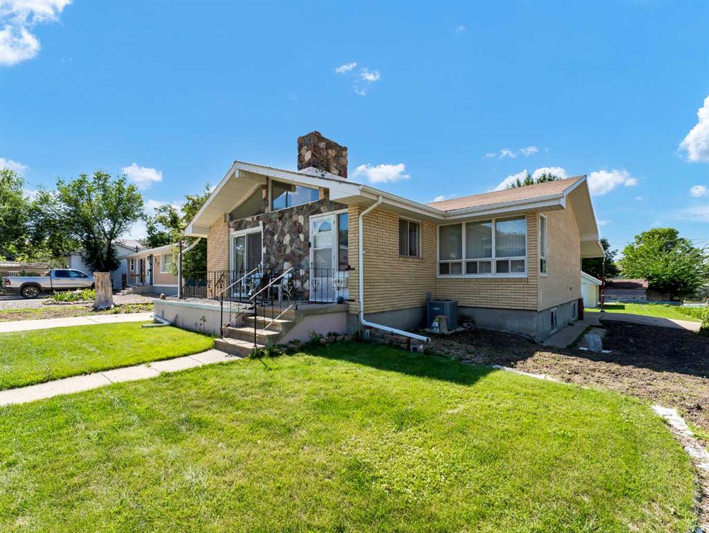 1702 15 Avenue SE, Medicine Hat
