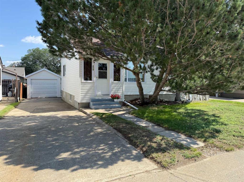 216 2 Street W