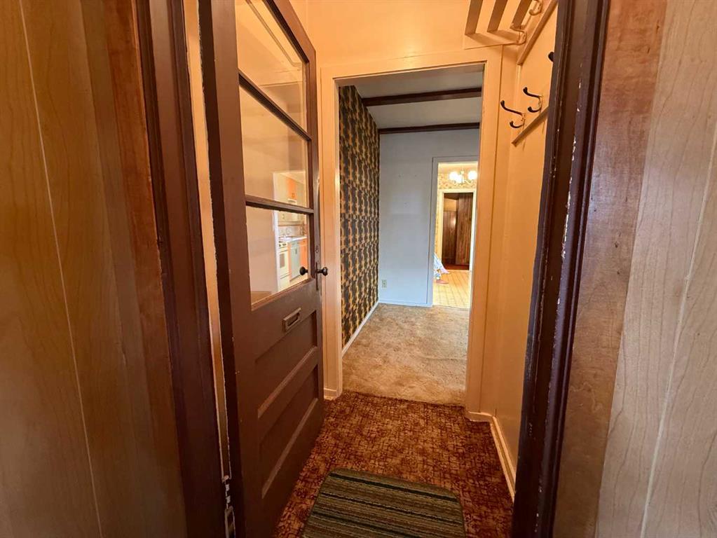 216 2 Street W