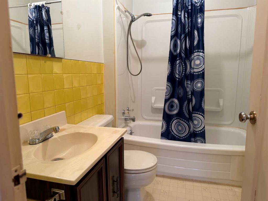 216 2 Street W