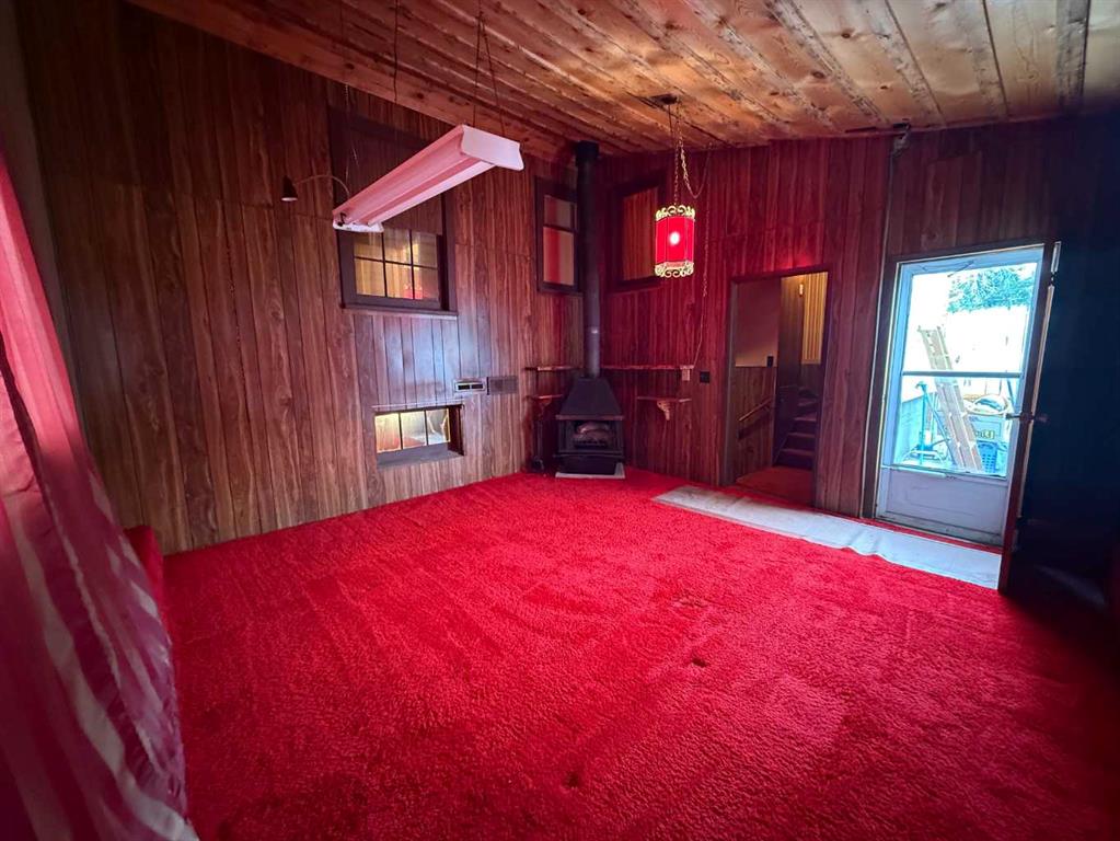 216 2 Street W