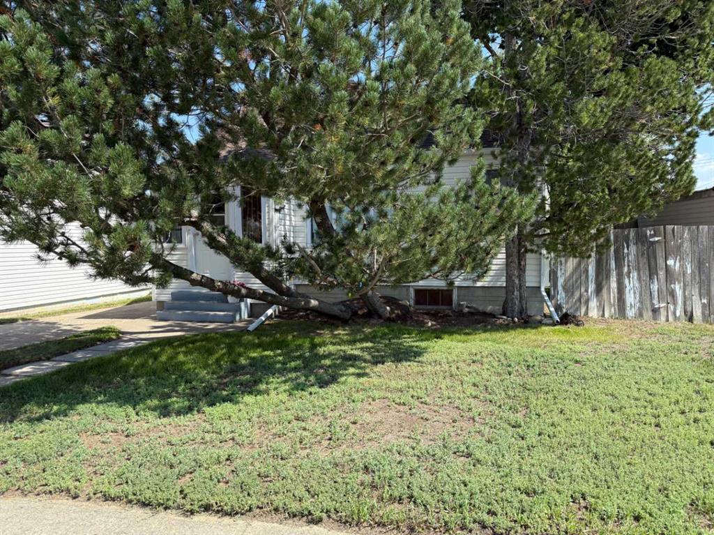 216 2 Street W