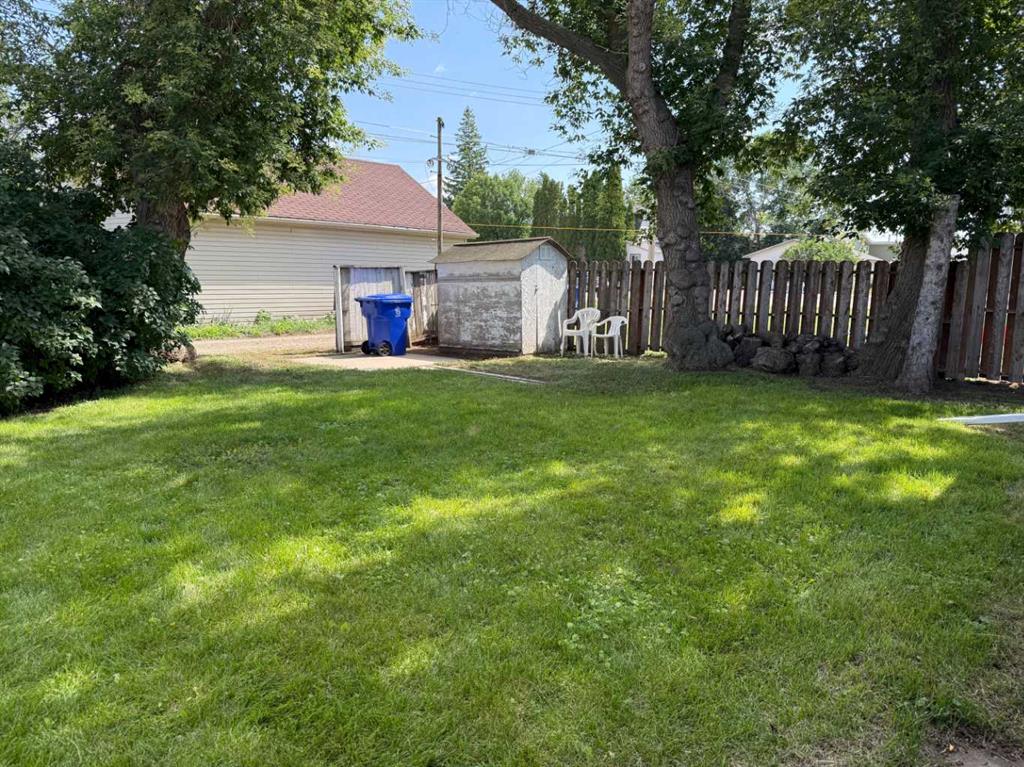 216 2 Street W