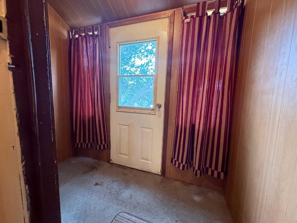 216 2 Street W