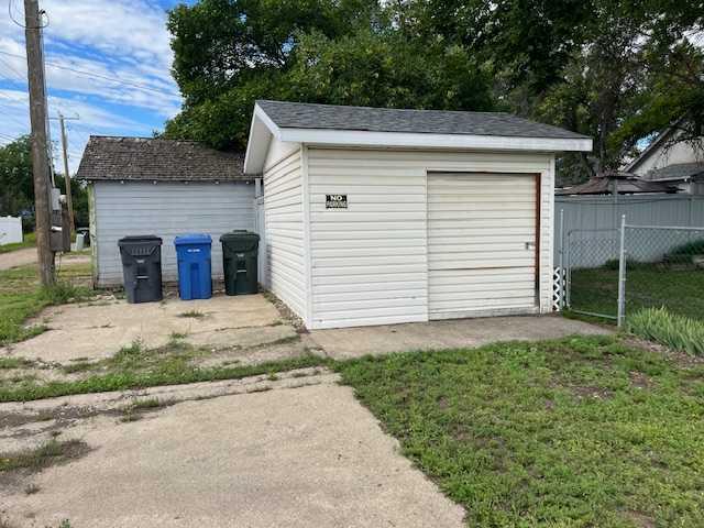 885B 2 Street SE