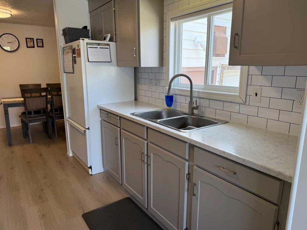 605 2 Street W