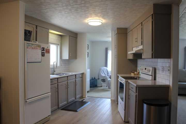 605 2 Street W