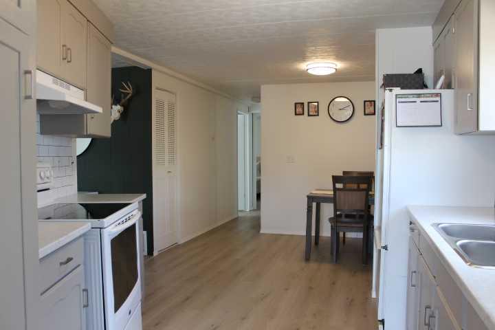 605 2 Street W