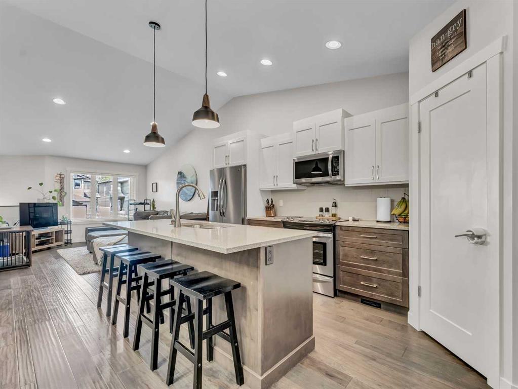 284 Sterling Crescent SE