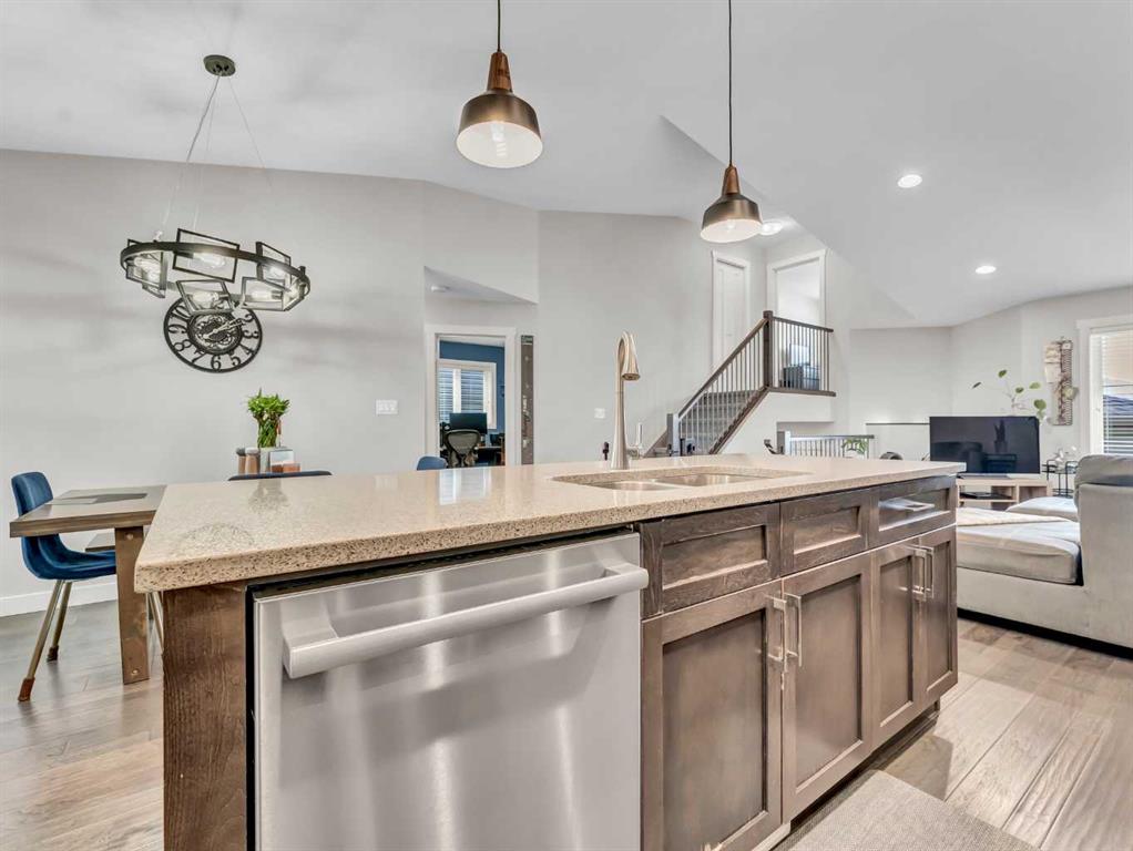 284 Sterling Crescent SE