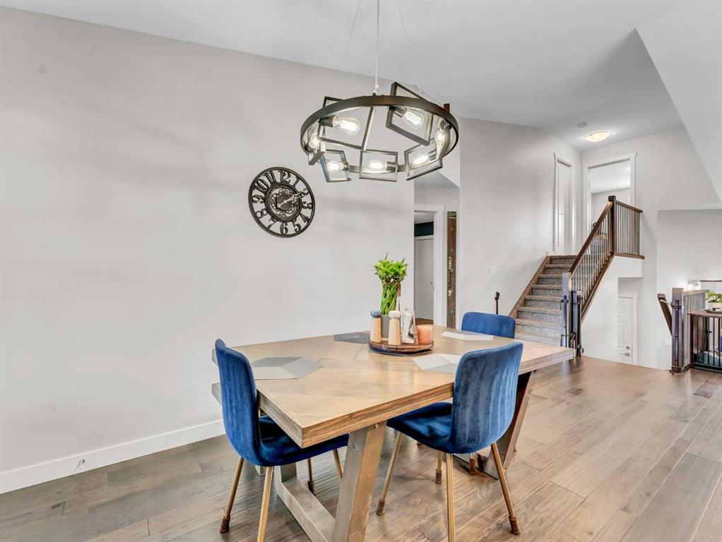 284 Sterling Crescent SE