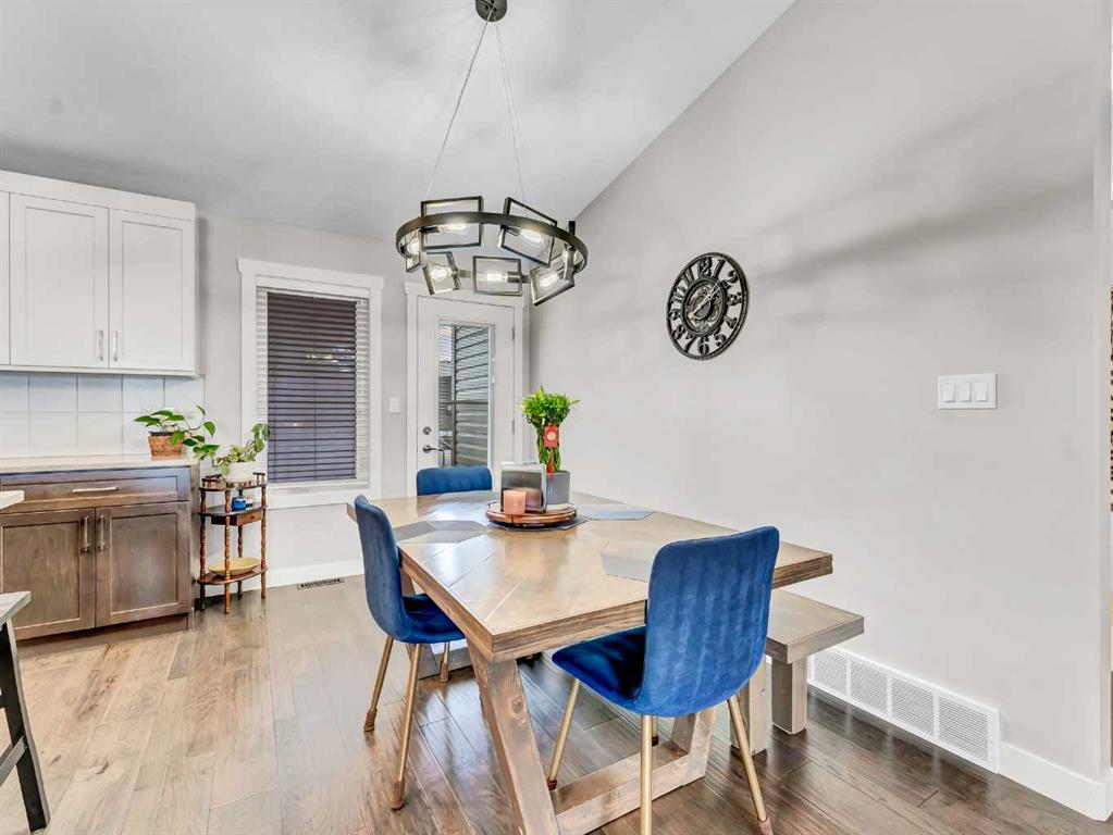 284 Sterling Crescent SE