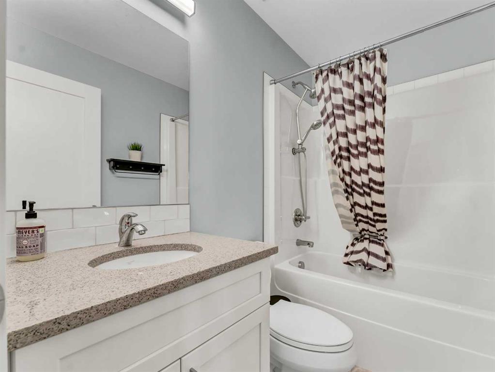284 Sterling Crescent SE
