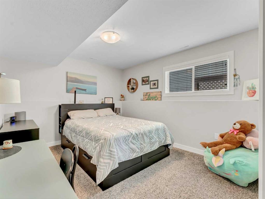 284 Sterling Crescent SE