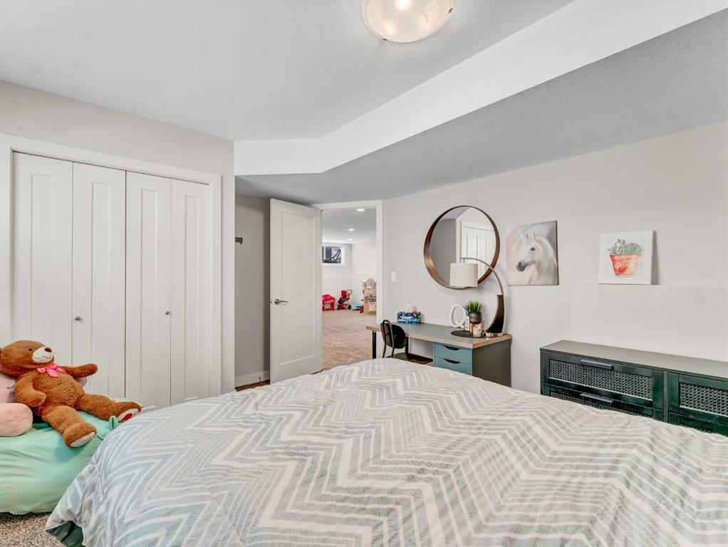 284 Sterling Crescent SE