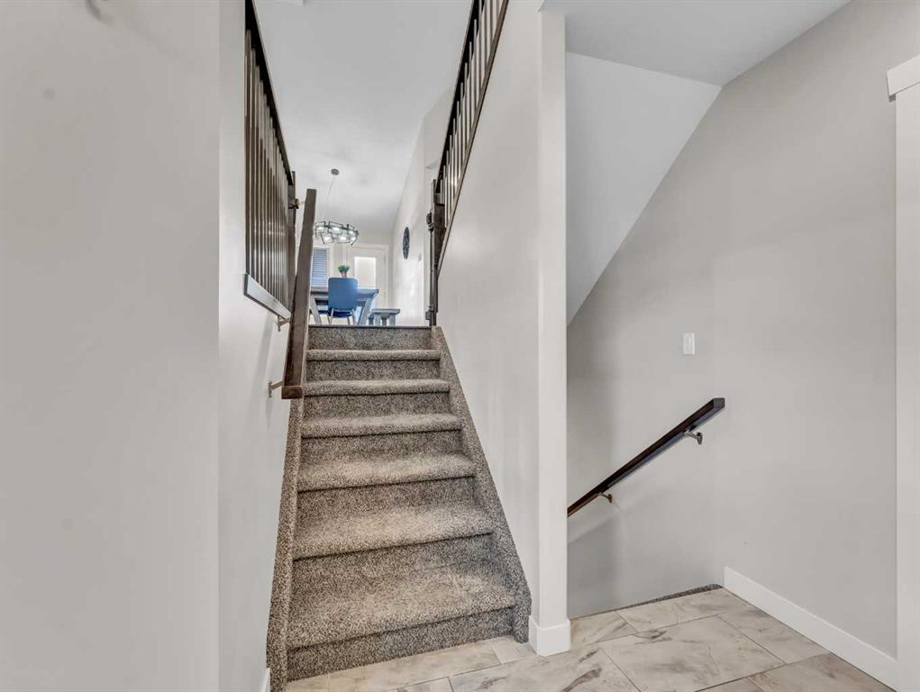 284 Sterling Crescent SE