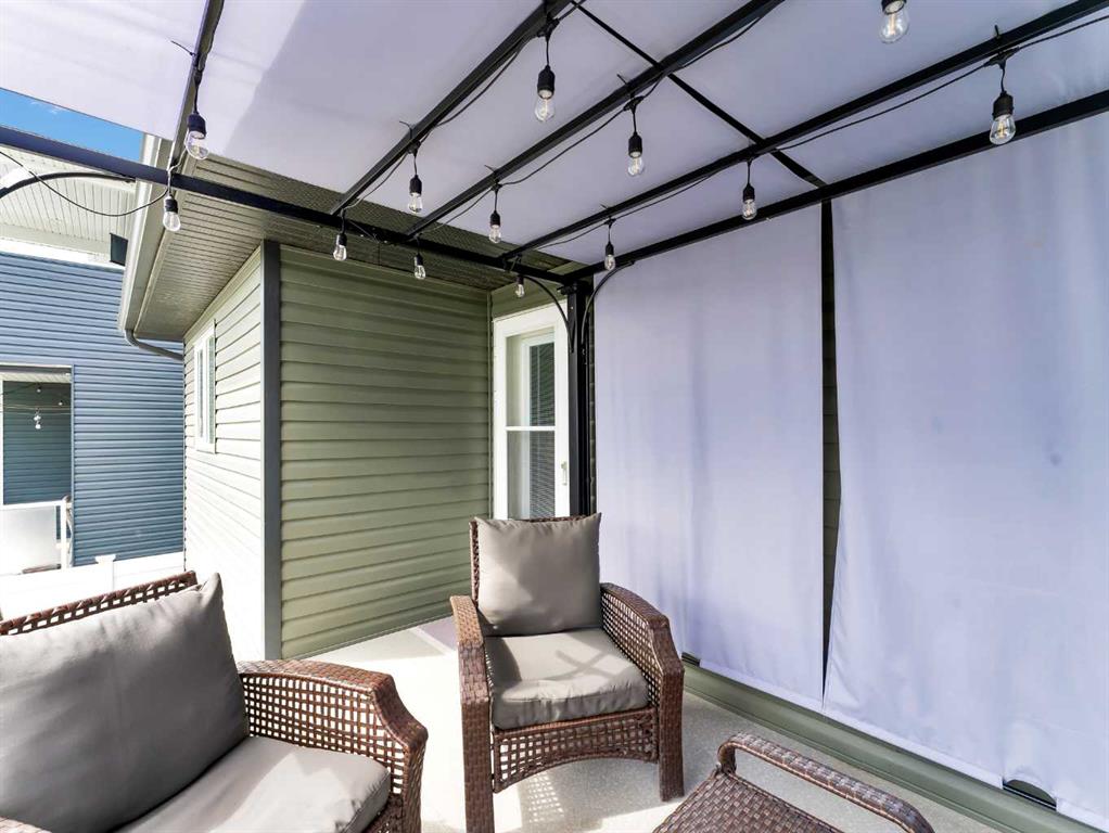 284 Sterling Crescent SE