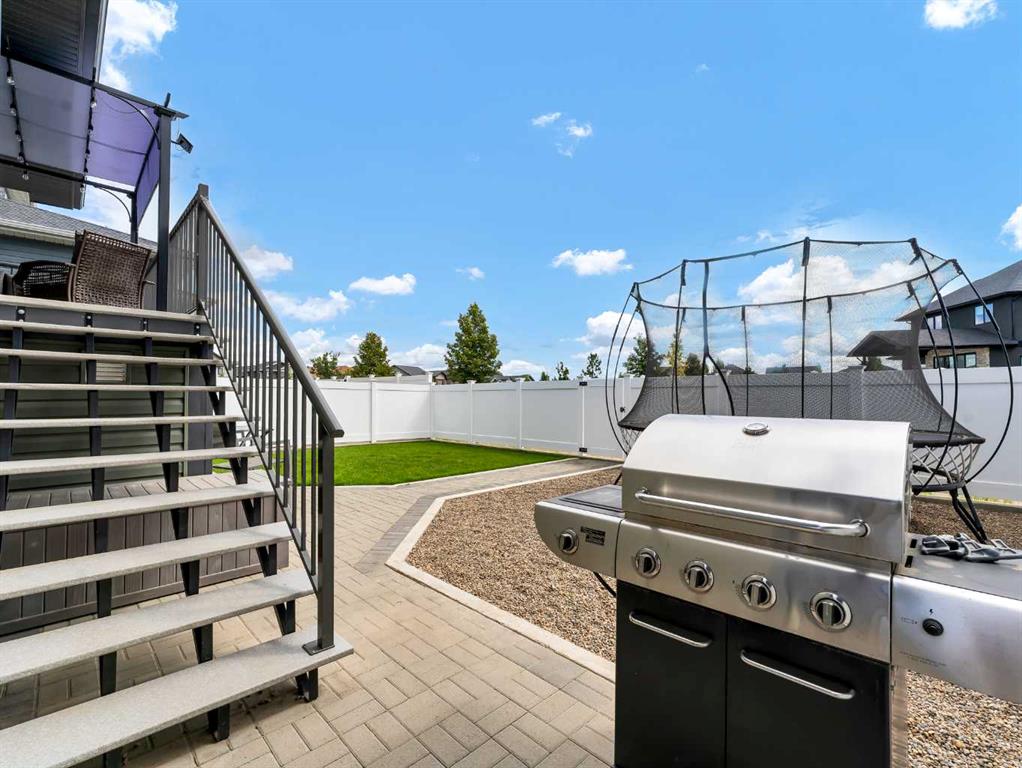 284 Sterling Crescent SE