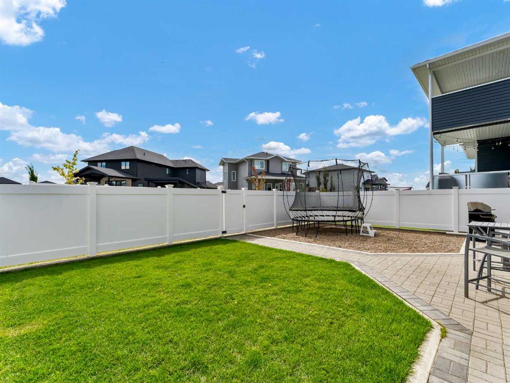 284 Sterling Crescent SE