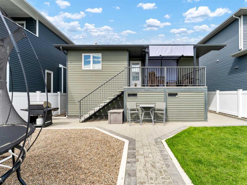 284 Sterling Crescent SE