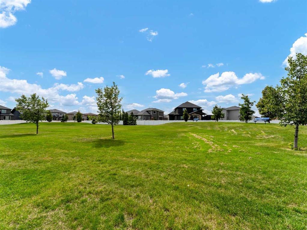 284 Sterling Crescent SE