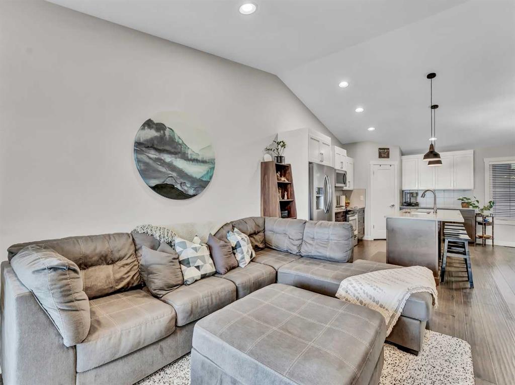 284 Sterling Crescent SE