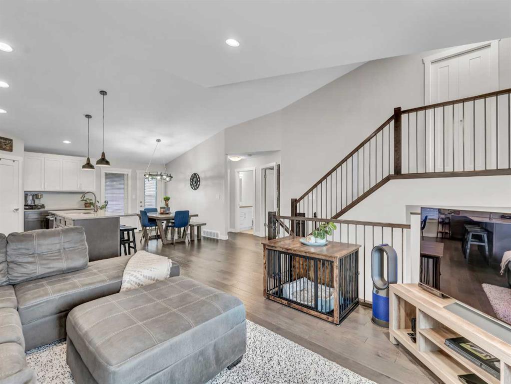 284 Sterling Crescent SE