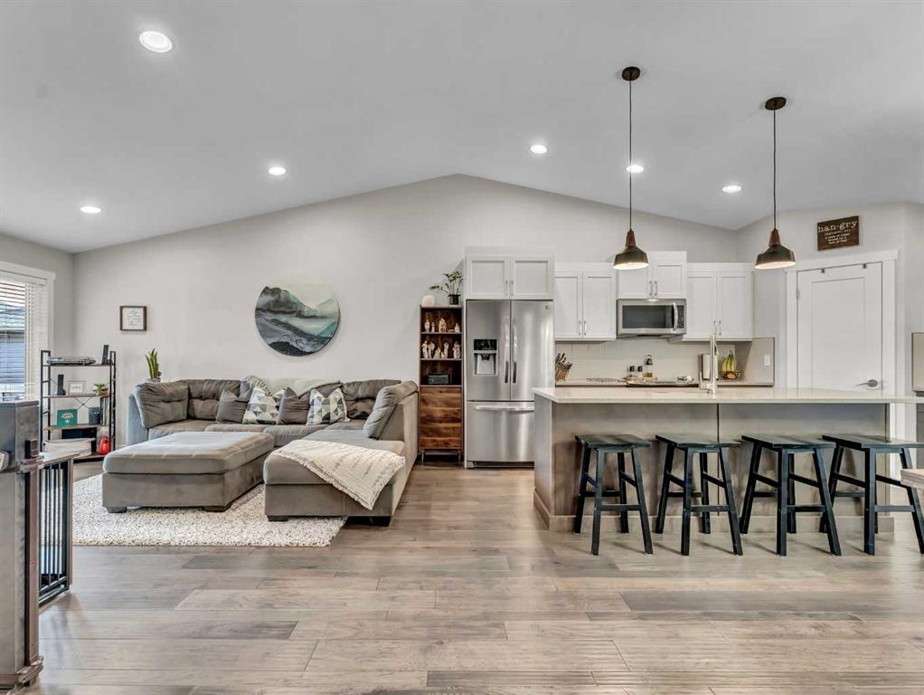 284 Sterling Crescent SE