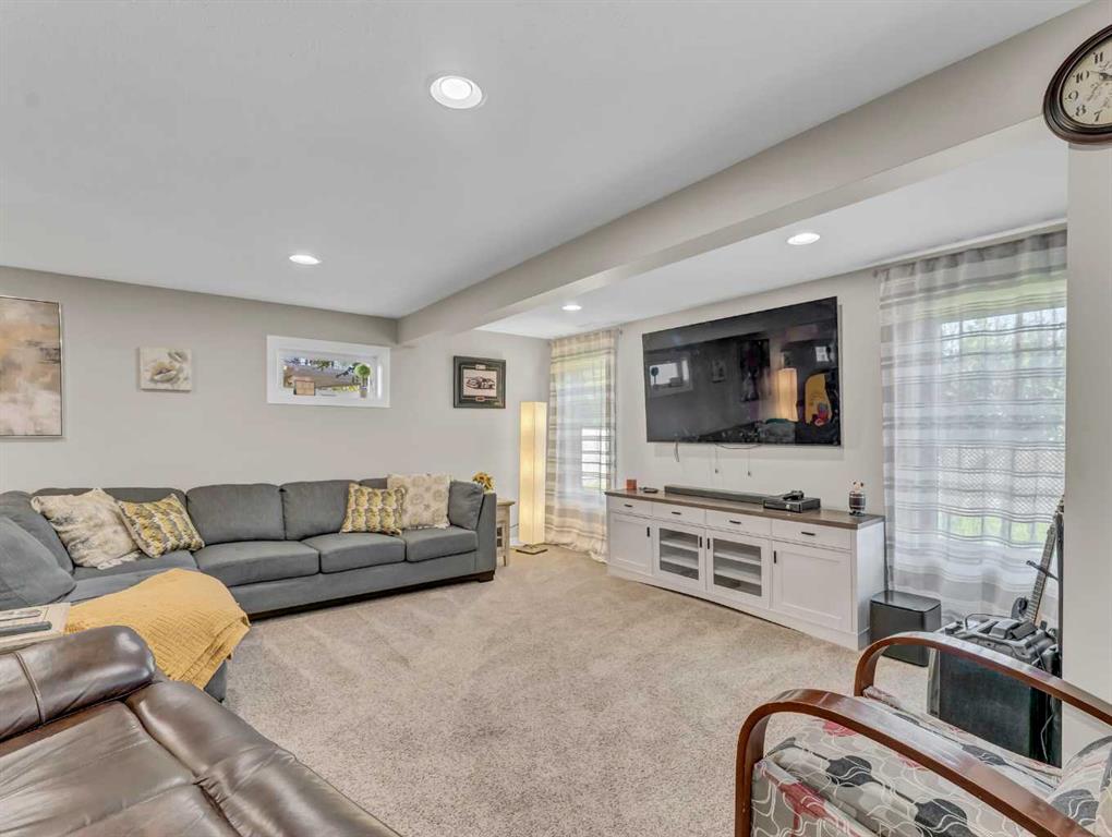 42 Cook Court SE