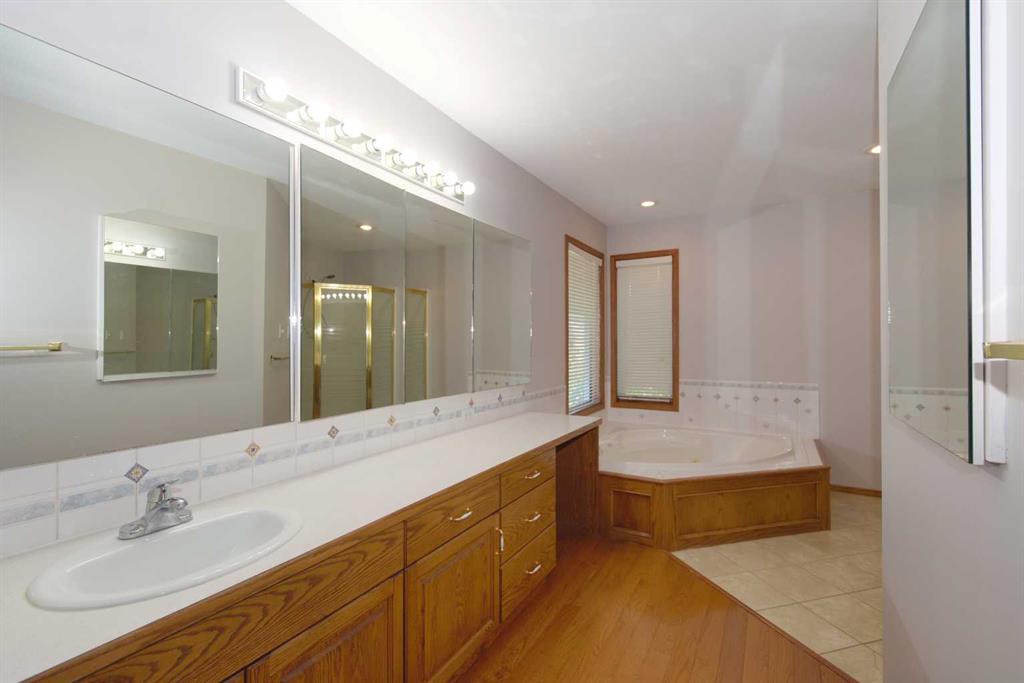 35 Park Meadows Place SE