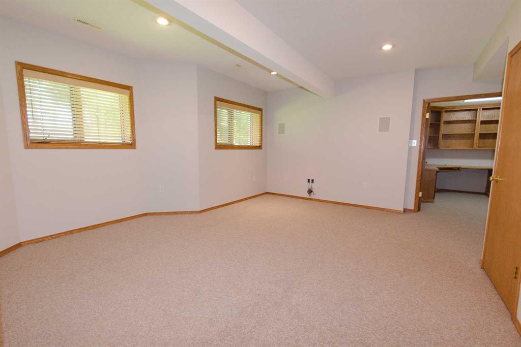 35 Park Meadows Place SE