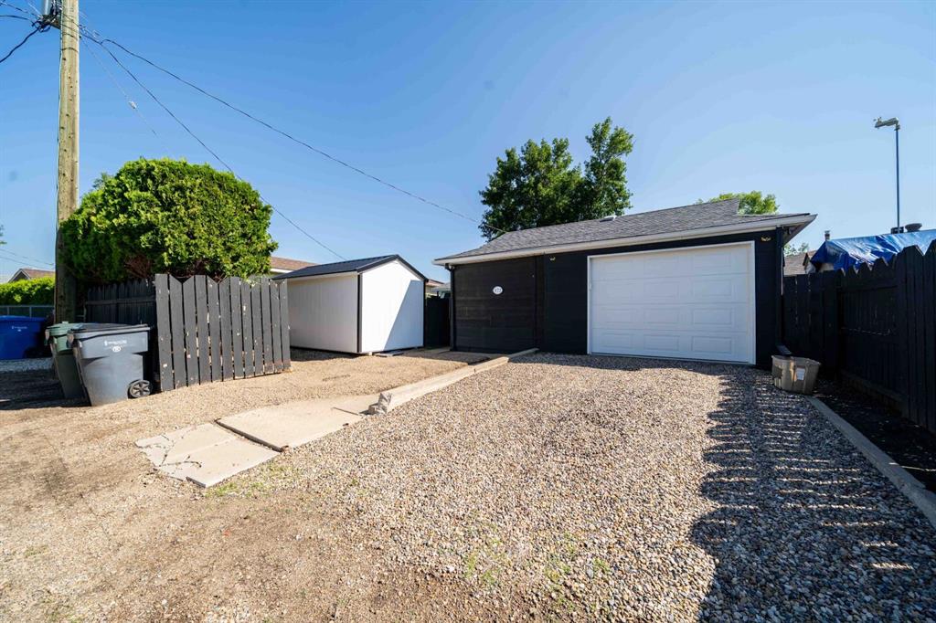 972 Bassett Crescent NW