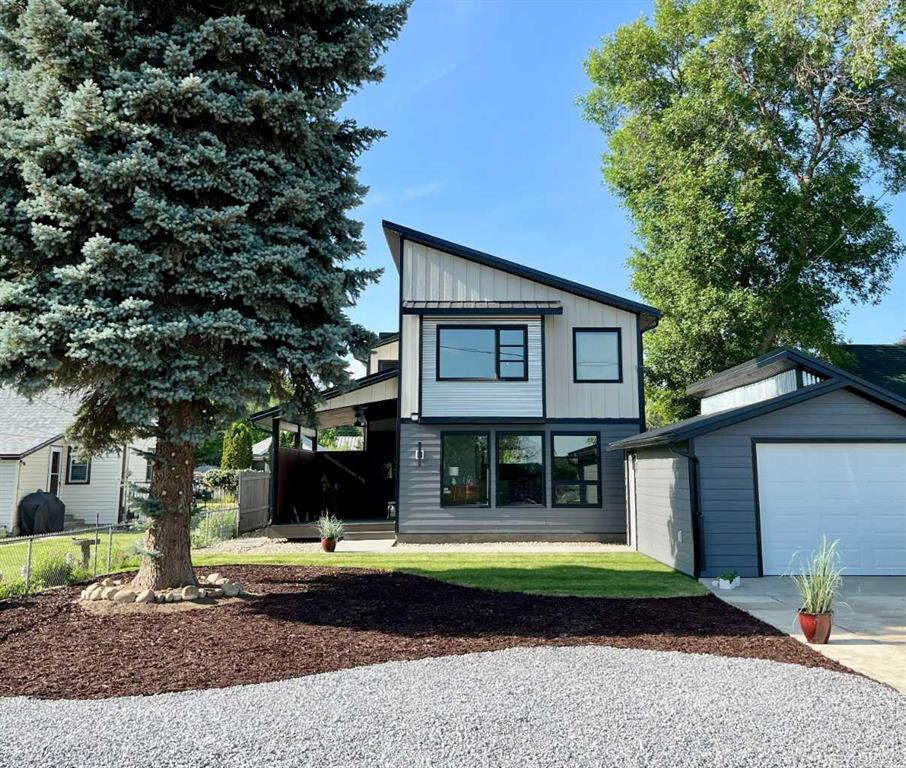 227 12 Street SE, Medicine Hat