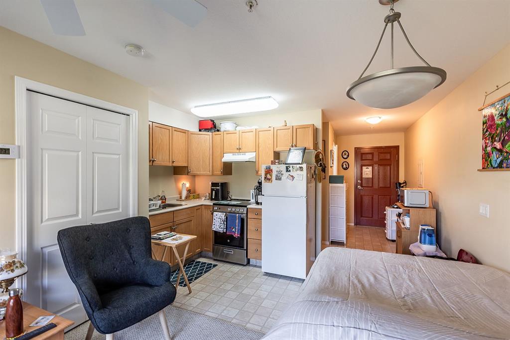 #215 1595 Southview Drive SE