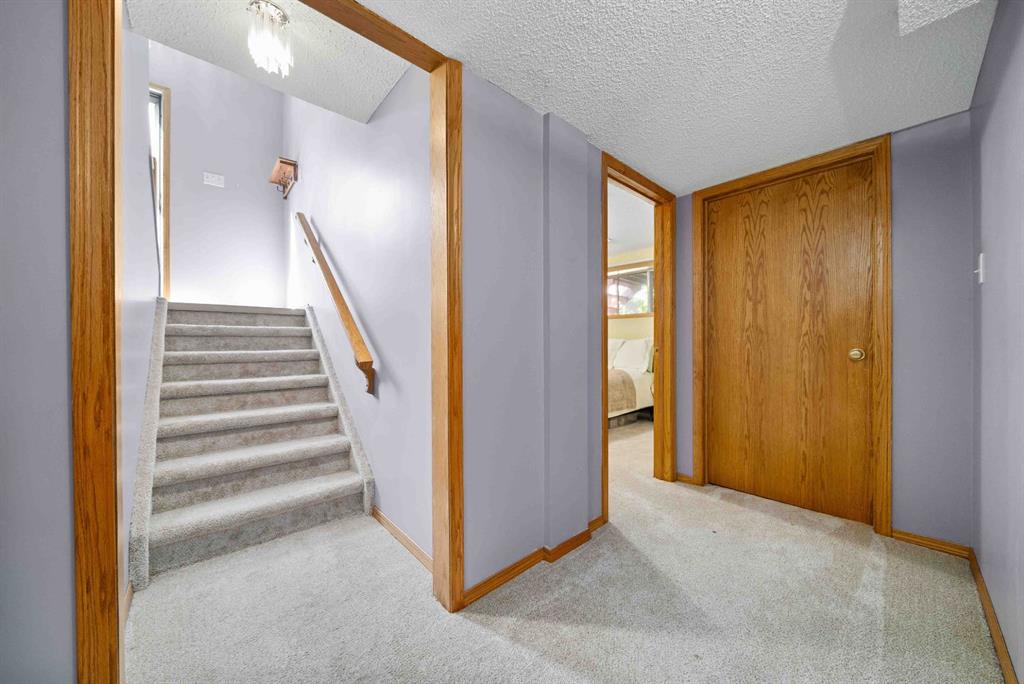 439 Ross Glen Drive SE