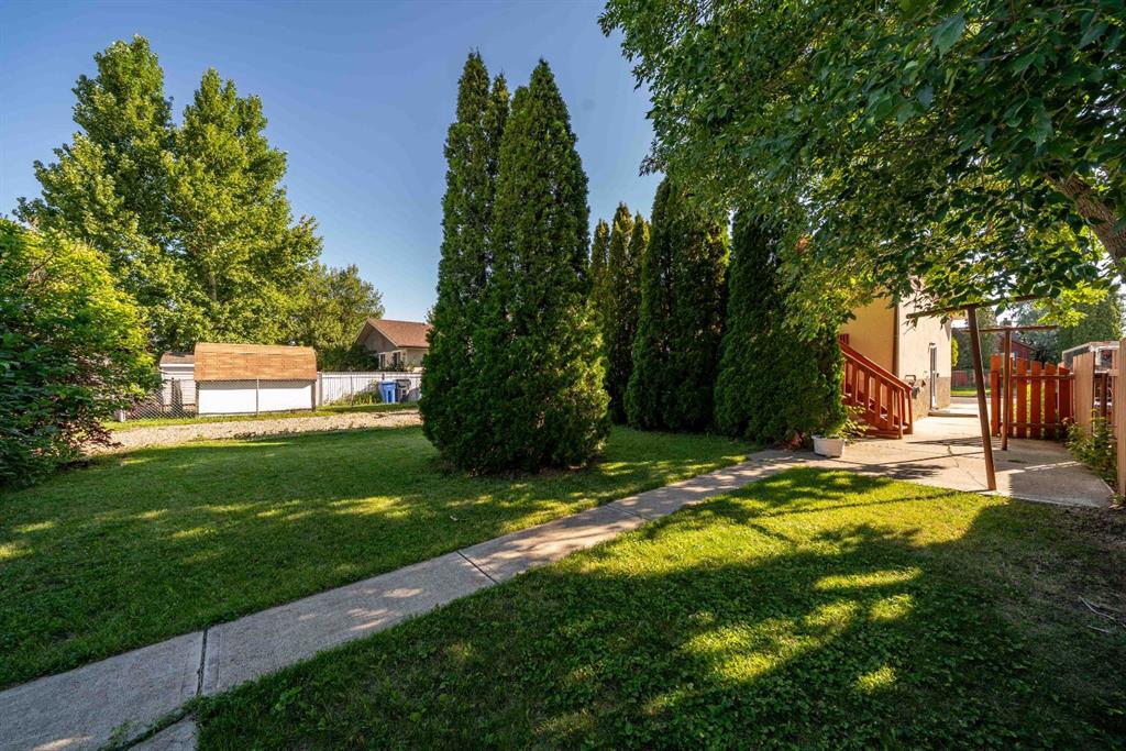 439 Ross Glen Drive SE