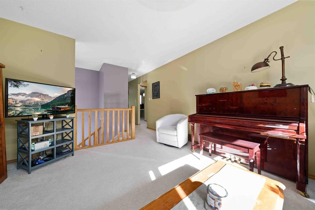 439 Ross Glen Drive SE