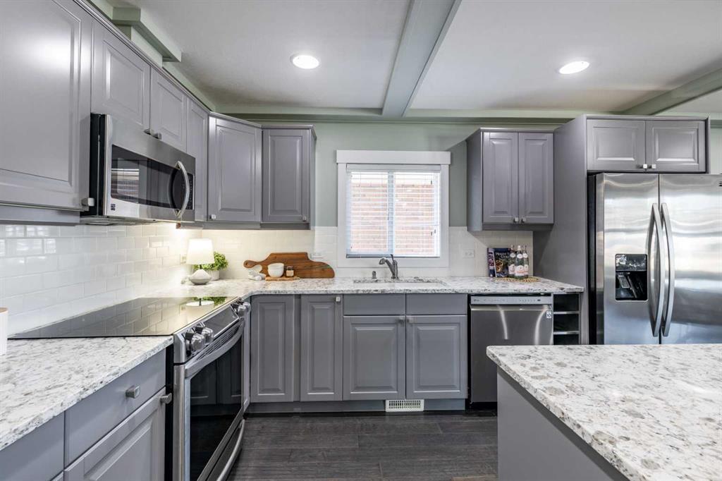 13 Violet Court SE