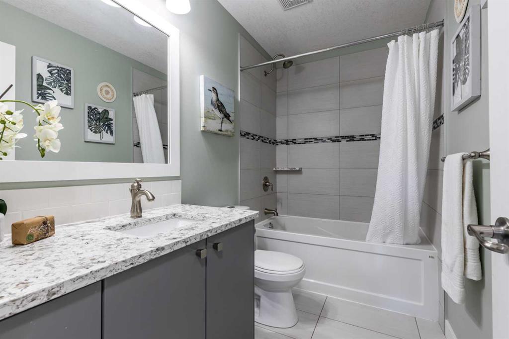 13 Violet Court SE