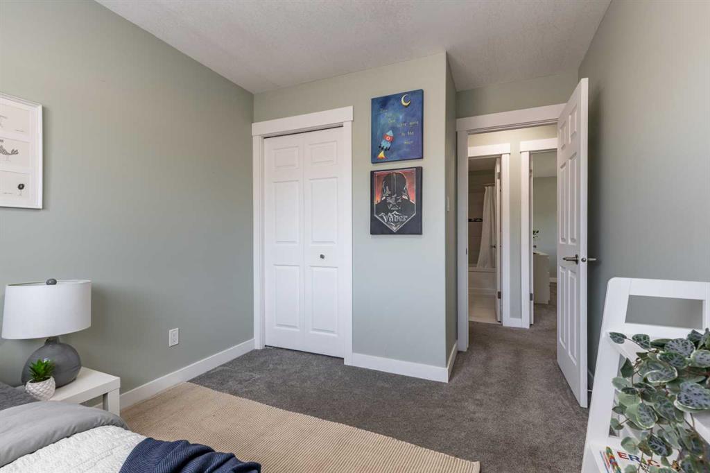 13 Violet Court SE