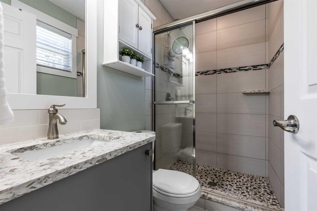 13 Violet Court SE