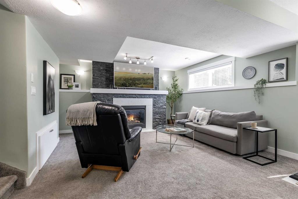 13 Violet Court SE